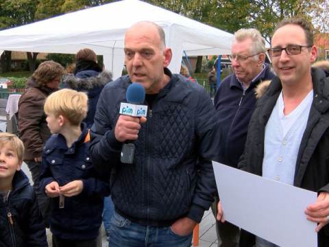Speeltuin Monnickendam ontvangt cheque van Deen