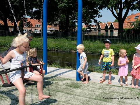 Peuterplein speeltuin Monnickendam vernieuwd en officieel geopend