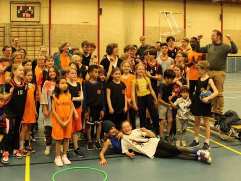 Sjoerd Veenstra koninklijk onderscheiden voor vrijwilligerswerk basketbal