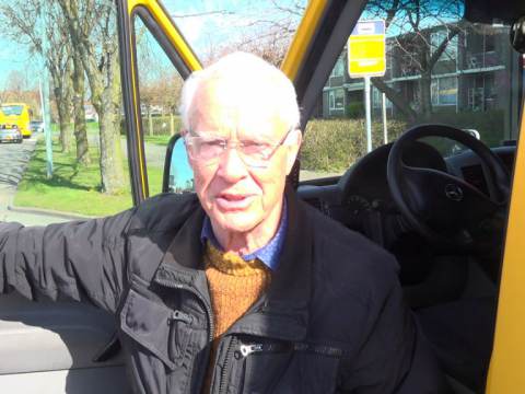NH Nieuws: Chauffeur Meindert (81) rijdt laatste buurtbusrit