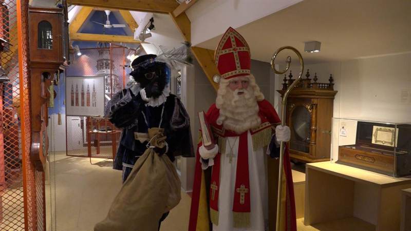 Sinterklaas en zijn Pieten bezorgen kadootjes in heel Waterland