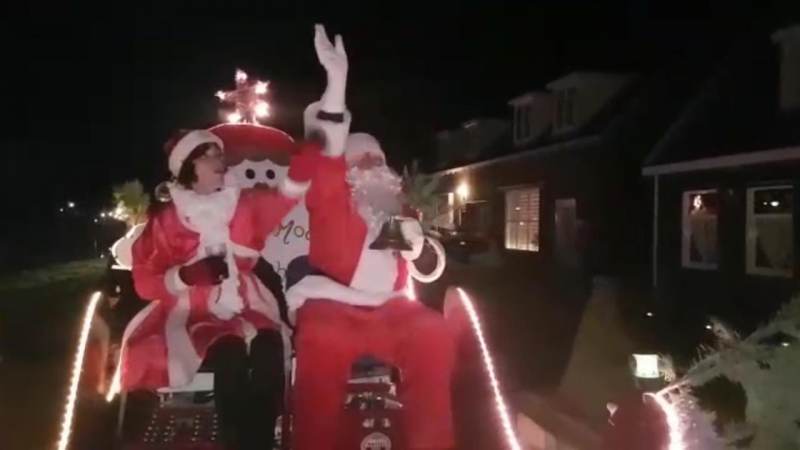 Kerstman bezorgt samen met zijn vrouw weer kado’s op Marken