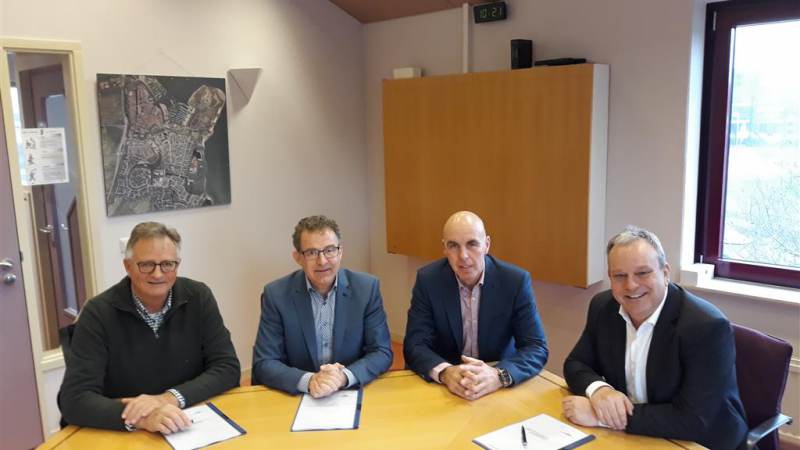 Gemeente Waterland en vertegenwoordigers BBM Vastgoed Ontwikkeling tekenen overeenkomst