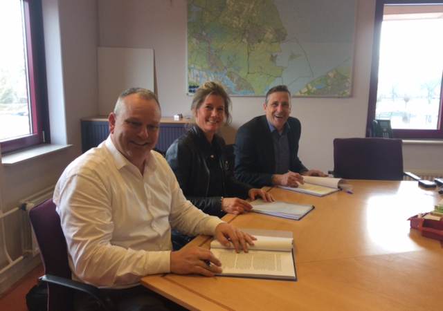 Gemeente Waterland en Biesterbos BV tekenen koopovereenkomst Kohnstammlocatie