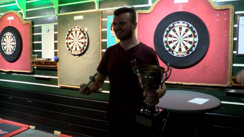 Leroy Zondervan 4 jaar op rij winnaar Mereker Open darttoernooi
