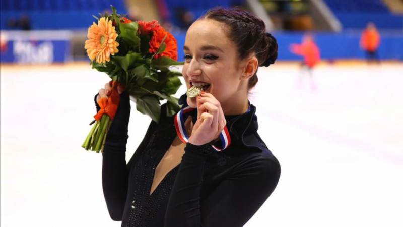 Monnickendamse Daisy haalt goud bij Nederlands kampioenschap kunstrijden voor junioren
