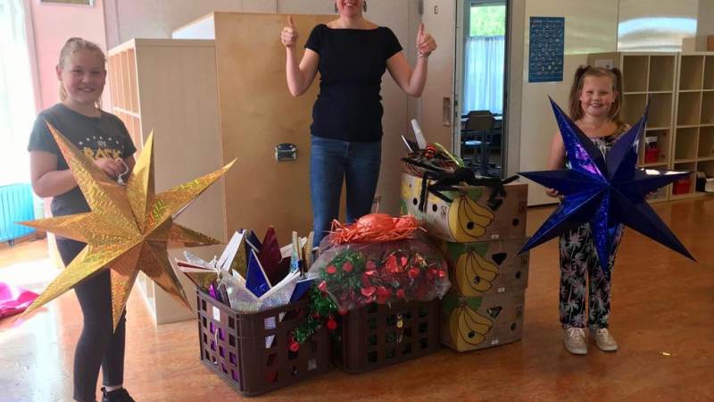 Deen verrast Rietlandenschool met versieringen voor de feestdagen