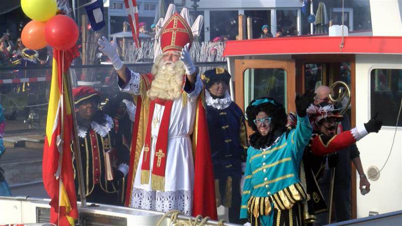 Sinterklaas vertrekt weer met zijn Pieten naar Spanje
