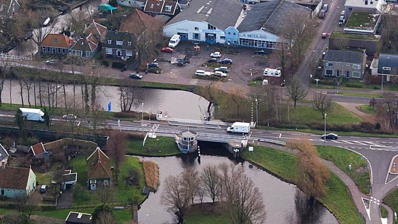 Wegafsluiting N247 gaat niet door: werk aan brug Broek in Waterland uitgesteld