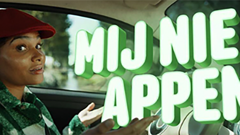 Vervoerregio Amsterdam plakt 'Mij Nie Appen' WhatsApp-sticker op nieuwe MONO-campagne