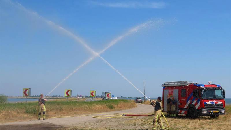 Brandweer Marken maakt water-ereteken voor omgekomen collega’s