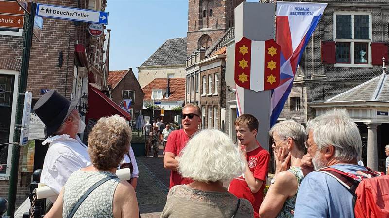 Cornelis Dirkszoon vertelt tijdens themawandeling Slag op de Zuiderzee