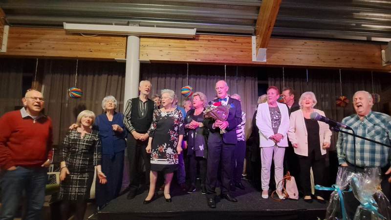 Emotionele afsluiting van het laatste Senioren Songfestival in Monnickendam