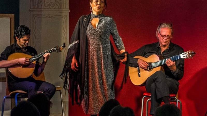 Maria de Fátima zingt ‘Fado para sempre’ in de Broeker kerk
