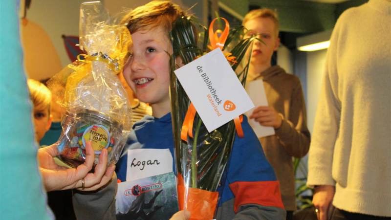 Logan Kroon wint in Monnickendam de lokale voorleeswedstrijd