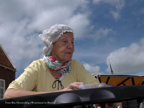 Pulpboot “Cornelia II” keert terug op tweede visdag in Monnickendam