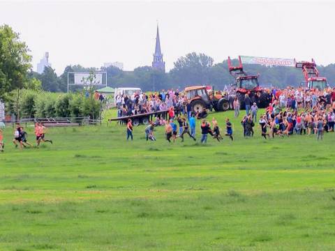Bijna 400 deelnemers aan Blubberrace in Overleek