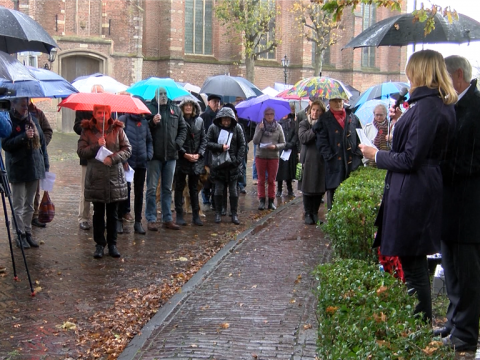 Remembrance Day in Monnickendam ondanks regen gedenkwaardig