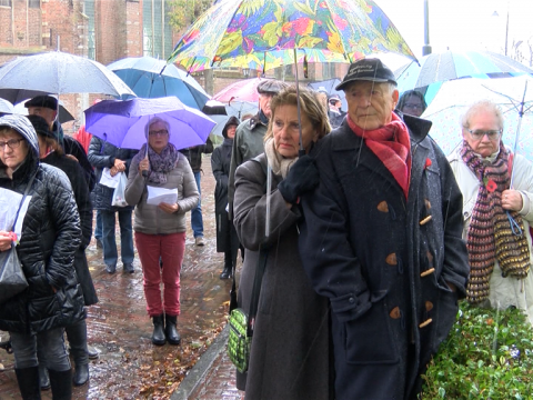 Remembrance Day in Monnickendam ondanks regen gedenkwaardig