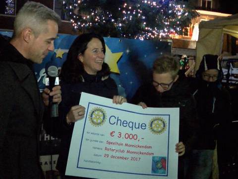 Opbrengst Sterren Stralen actie Rotaryclub Monnickendam overhandigd