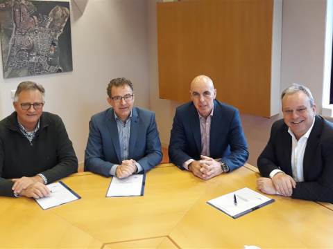 Gemeente Waterland en vertegenwoordigers BBM Vastgoed Ontwikkeling tekenen overeenkomst