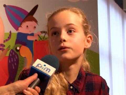 Julia Koch wint Waterlandse voorronde Nationale Voorleeswedstrijd