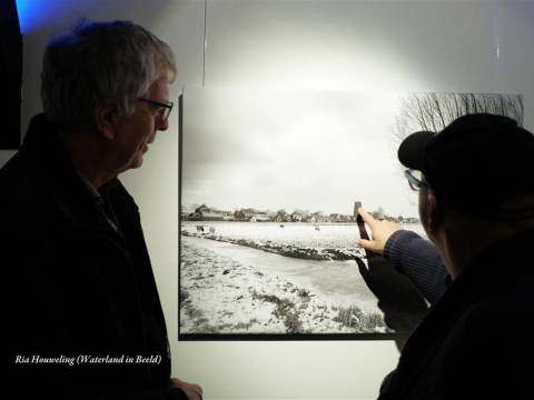Foto-expositie van leden Fotocommunity Waterland geopend
