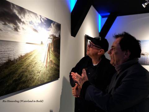 Foto-expositie van leden Fotocommunity Waterland geopend