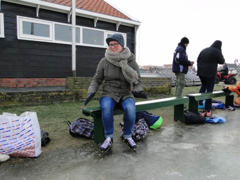 Schaatsplezier op de ijsbaan van IJsclub Marken