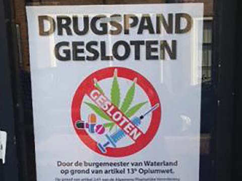 Burgemeester sluit panden Noordeinde Monnickendam vanwege drugsvondst