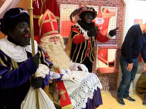Sinterklaas checkt in bij De Speeltoren