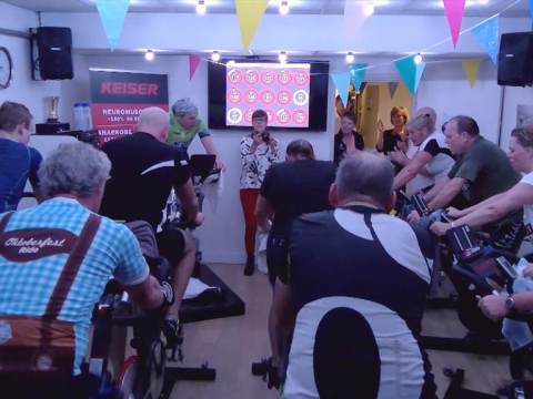 Vitaal Sport viert 20 jarig bestaan met spinningmarathon voor Voedselbank
