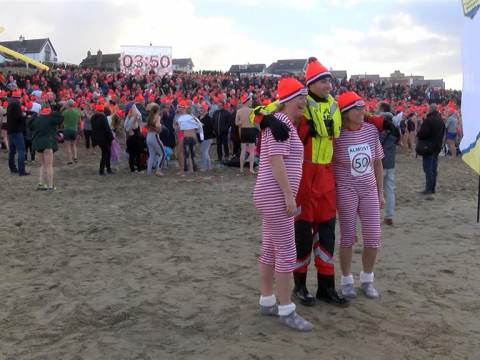 Stichting Vaarwens goede doel van Nieuwjaarsduik Zandvoort