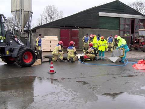 Brandweerspektakel tijdens Muus Tromp bokaal in Broek in Waterland