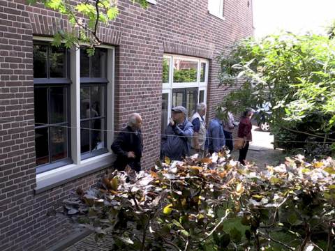 Drukke zonovergoten Open Tuinendag in Monnickendam