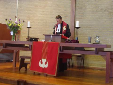 Dominee Klink bevestigd in het ambt van predikant op Marken 