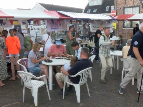 Monnickendam gaat weer terug in de tijd tijdens De Monnickendammer Visdagen