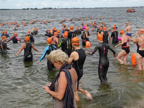 Richard Huisman wint Zwemmeland 2019; Gijsbertine Mantel beste vrouw