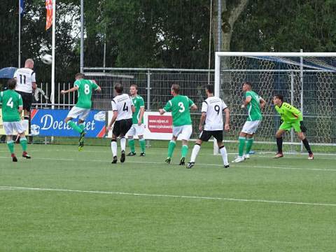 Monnickendam wint met 3-0 van SV Marken in Districtsbeker