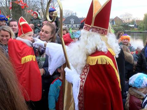 Sinterklaas in zijspan door Broek in Waterland