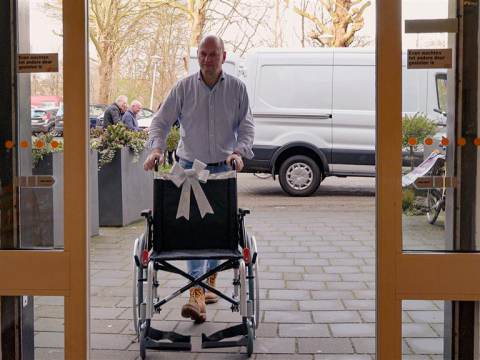 Rotary Monnickendam schenkt 8 rolstoelen aan Evean Swaensborch