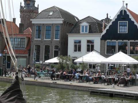 Hoe verliep opening terrassen aan haven van Monnickendam?