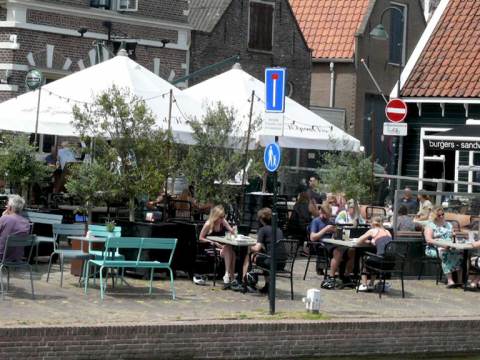 Hoe verliep opening terrassen aan haven van Monnickendam?