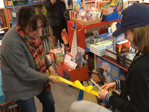 Kinderboekenambassadrice Sofie Peters opent kinderboekenhoek in Purmerend