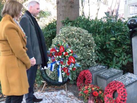 Ingetogen Remembrance Day in Monnickendam