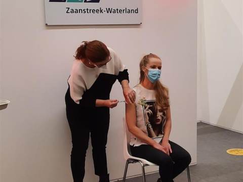 GGD Zaanstreek-Waterland vaccineert eerste zorgmedewerkers 