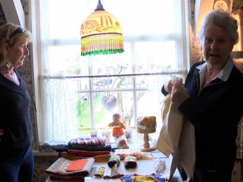 Burgemeester van der Weele draagt Marker Oranje-dracht tijdens Koningsdagtoespraak