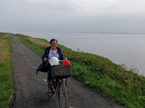 Mathilda van der Werf fietst 1100 euro bij elkaar tijdens Duchenne 40