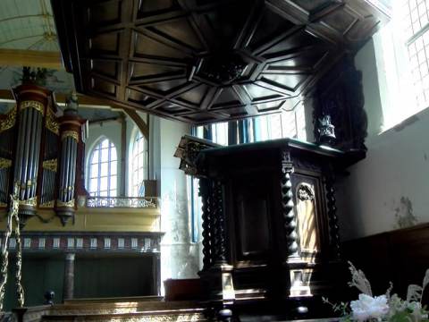 In de serie Kerken in Waterland: de Broeker Kerk