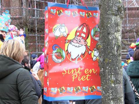 Sinterklaas per motor aangekomen in Broek in Waterland